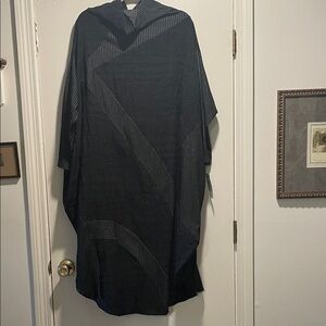 Caraclan Oversized Abstract Design Striped Black Maxi Dress